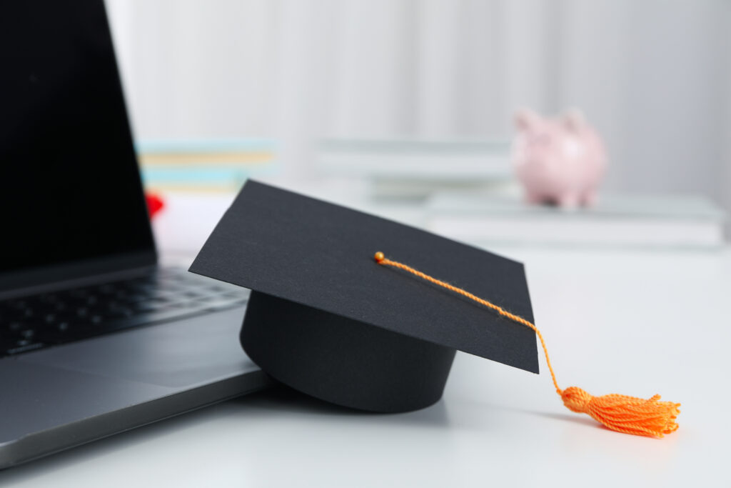 Graduation cap next to notebook symbolizing modern education and higher education at the University of Toronto.