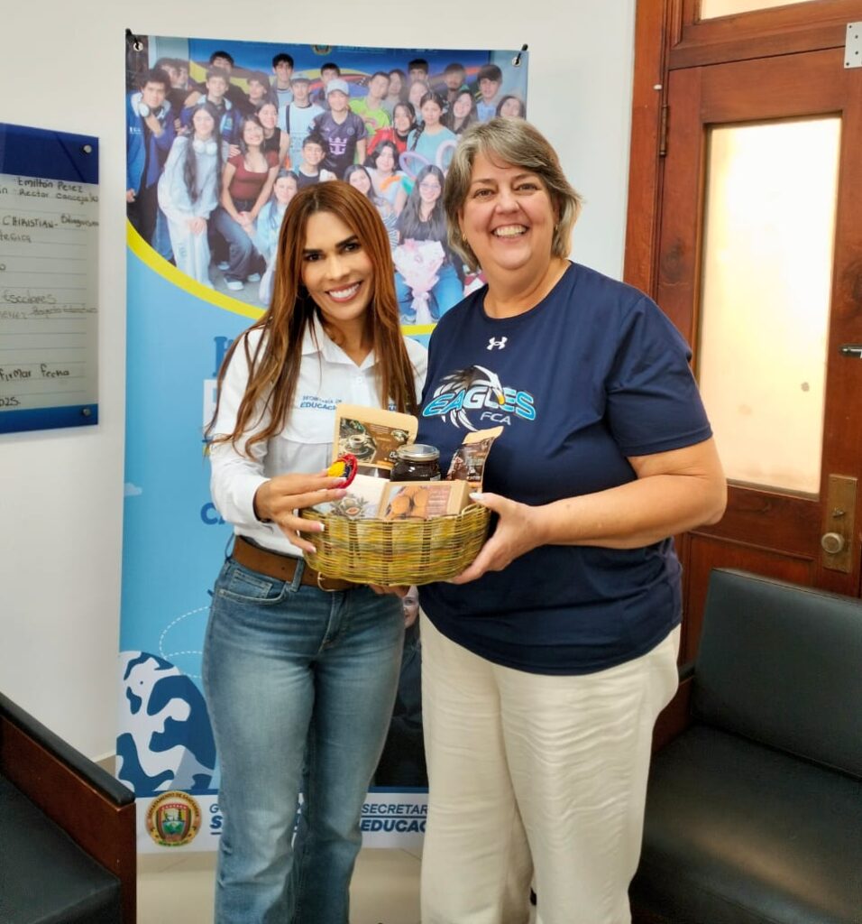 Contexto institucional en Santander vinculado a It’s Time for Education 2025. Márcia Casagrande y Dra. Karina Araújo Maestre en reunión institucional en Santander